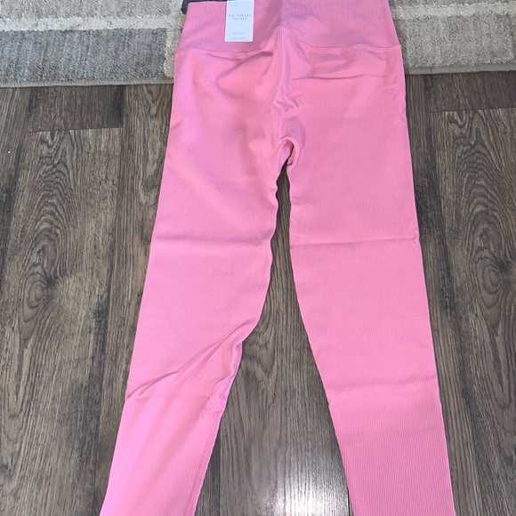 Victoria’s Secret seamless ribbed legging - Picture 3 of 7